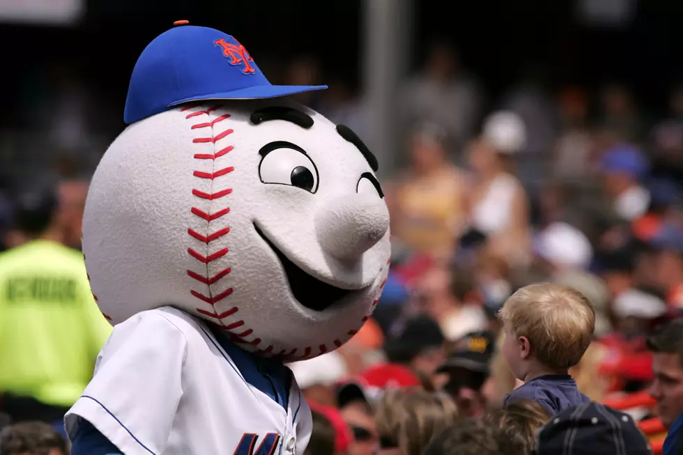 Watch Fan-Favorite Mascot Mr. Met Give a Fan the Finger