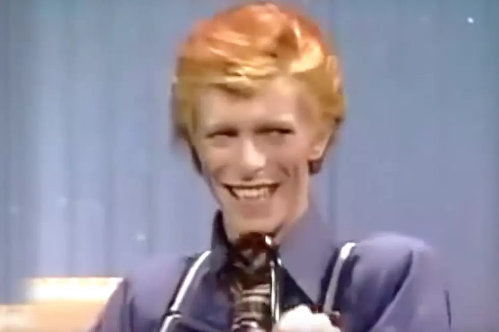 A Random Plane Passenger Wanted To ‘Treat’ Everyone To A David Bowie Song