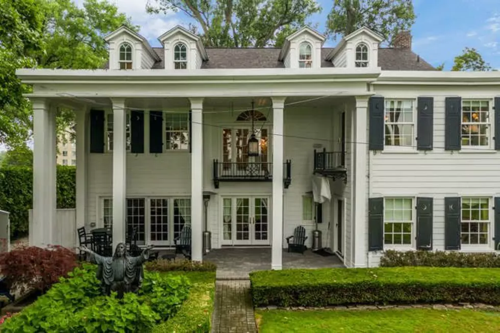 Patriotic Celebrity Home: Kid Rock